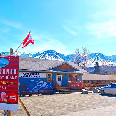 Cozy Corner Motel & Restaurant Haines Junction Exterior photo