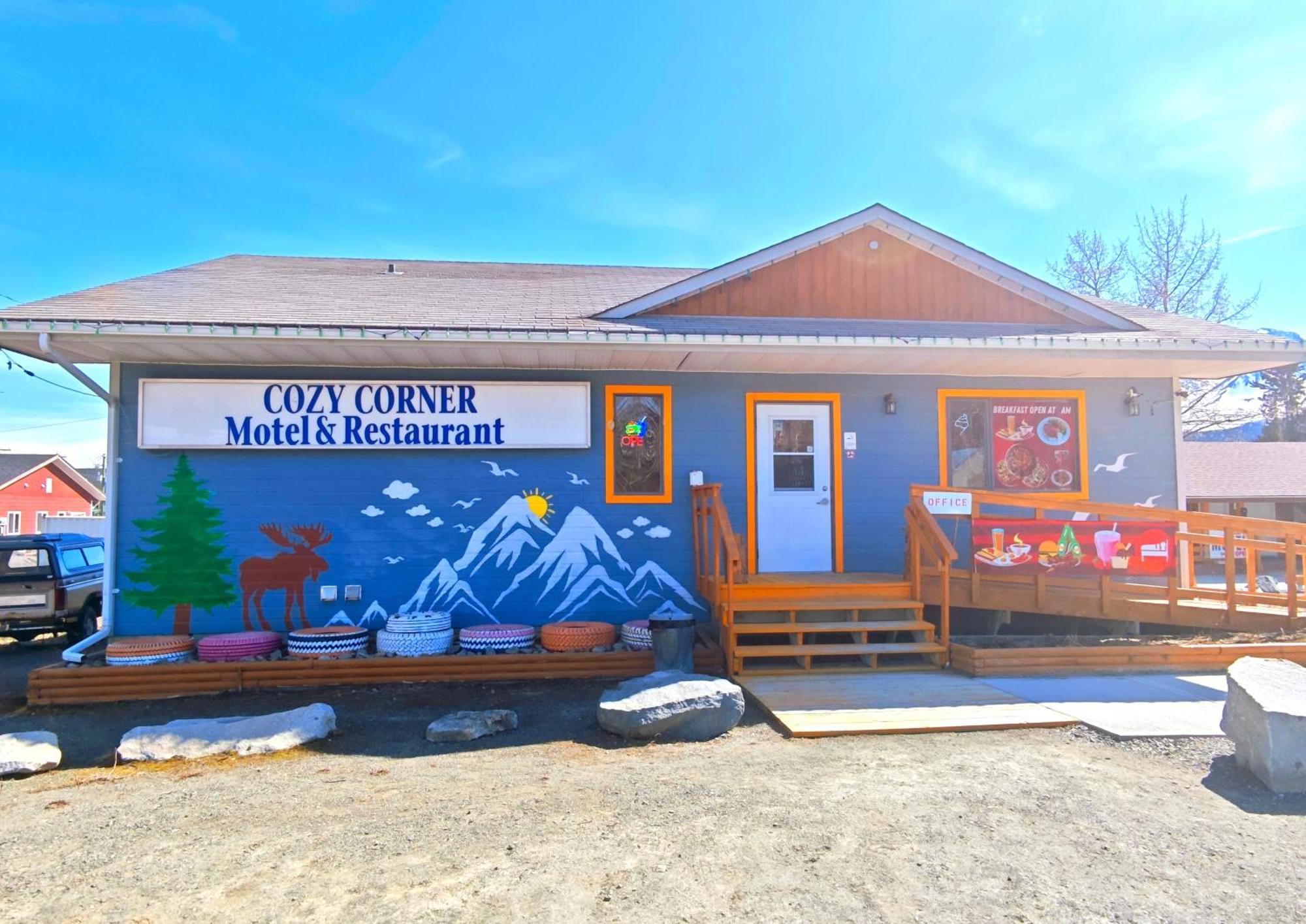 Cozy Corner Motel & Restaurant Haines Junction Exterior photo